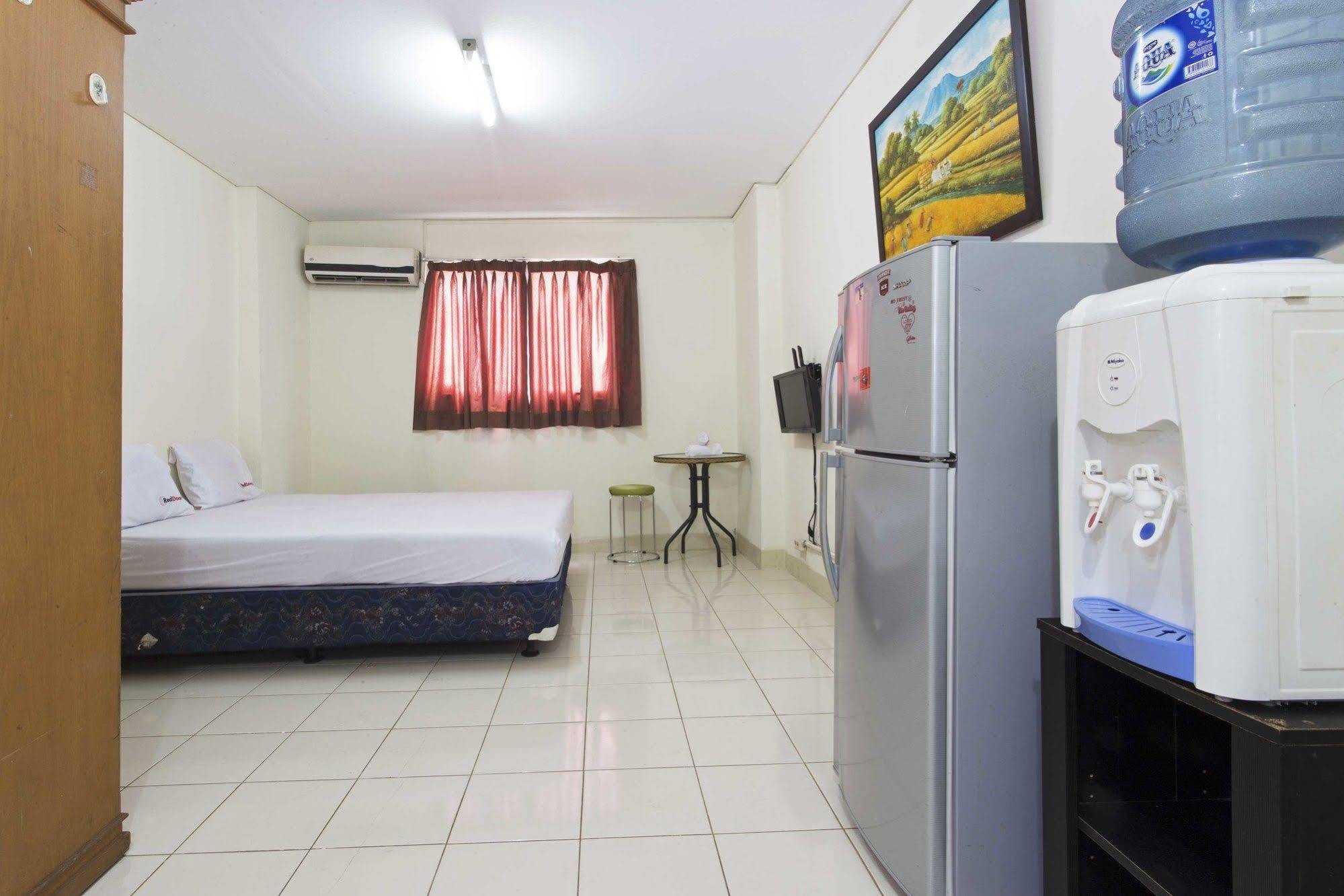 Reddoorz Apartment @ Pulo Gadung Cakarta Dış mekan fotoğraf