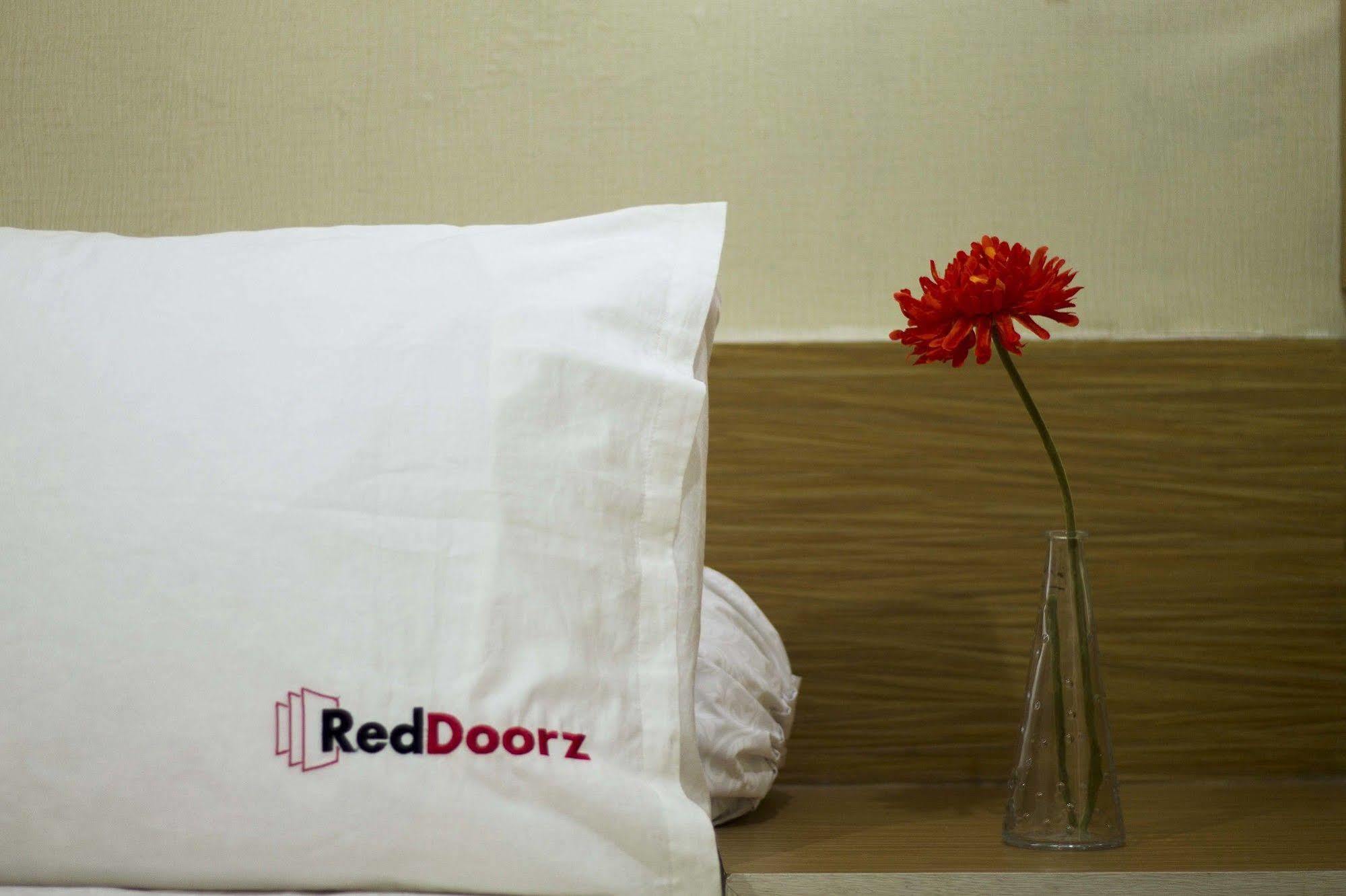 Reddoorz Apartment @ Pulo Gadung Cakarta Dış mekan fotoğraf